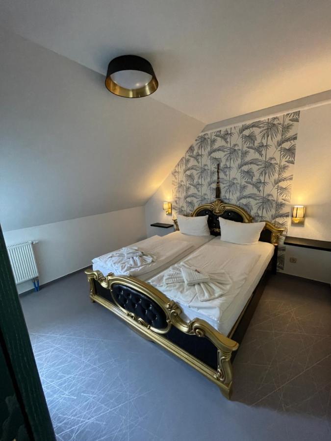 Haus Hennesburg, Garni