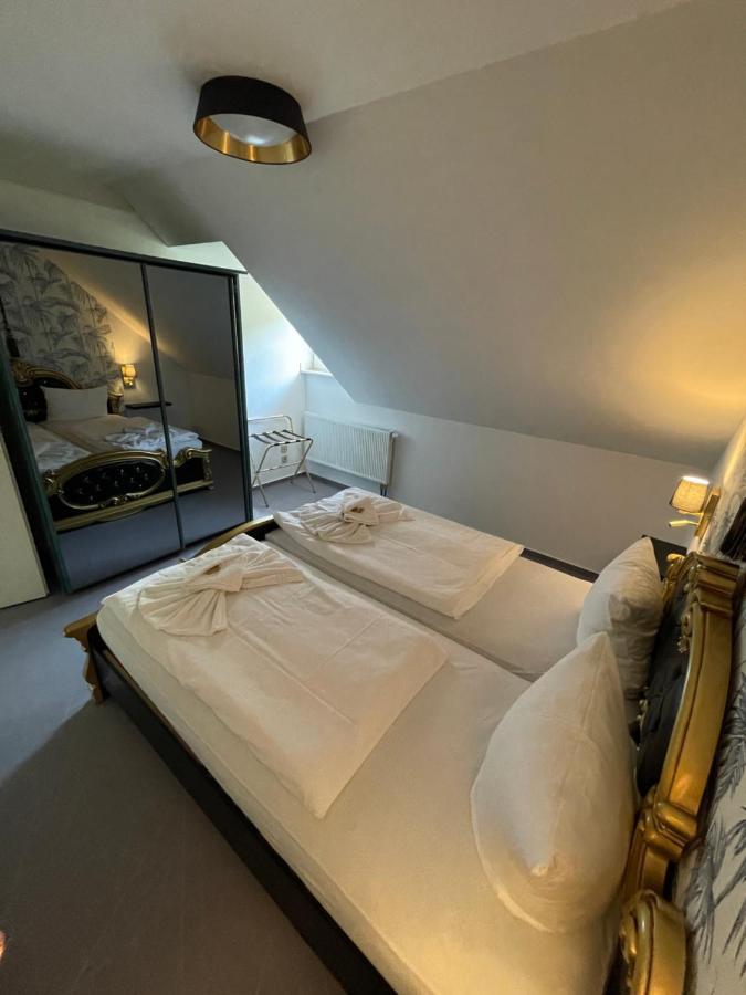 Haus Hennesburg, Garni 2*